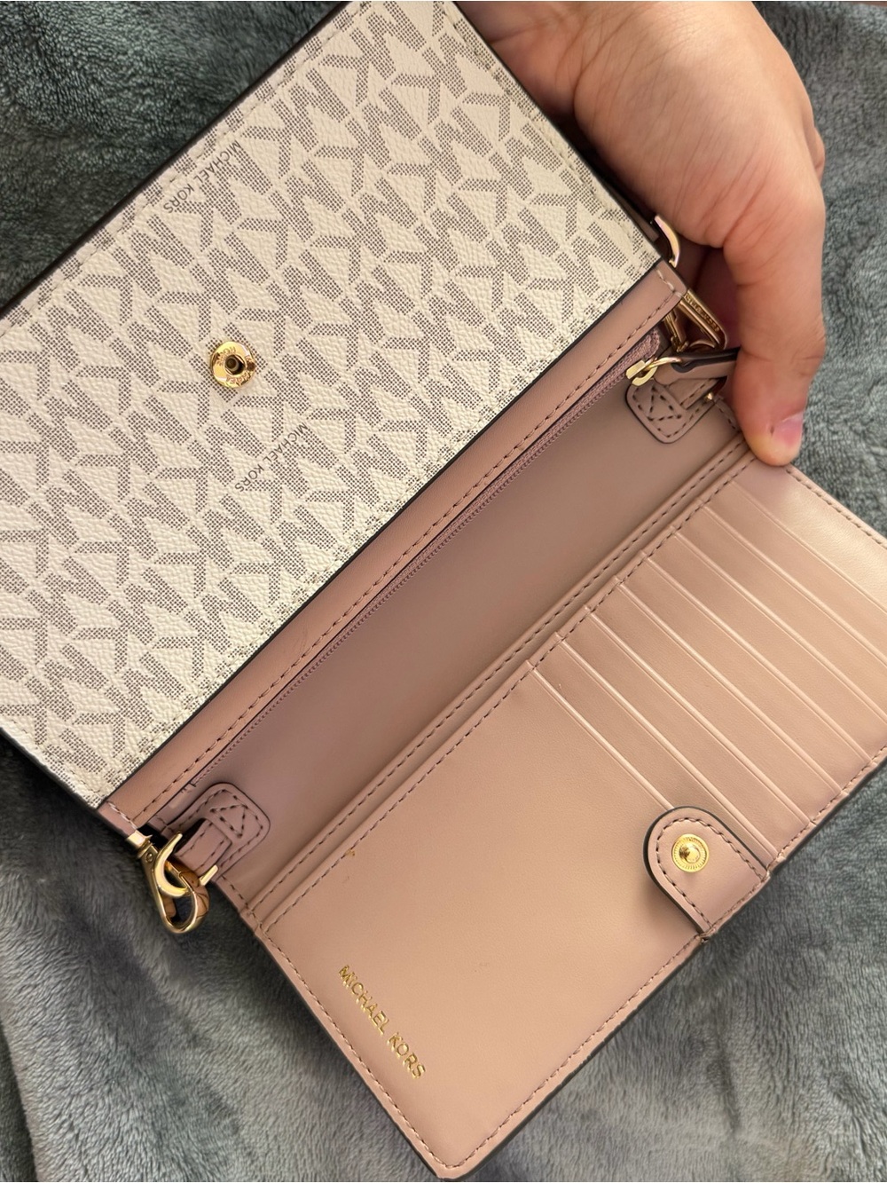 Michael Kors Blush Pink & Signature Logo Crossbody Wallet - Picture 3 of 7